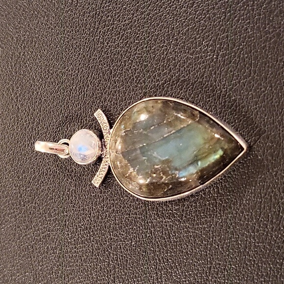 Beautiful Labradorite & Moonstone Pendant - Picture 1 of 7